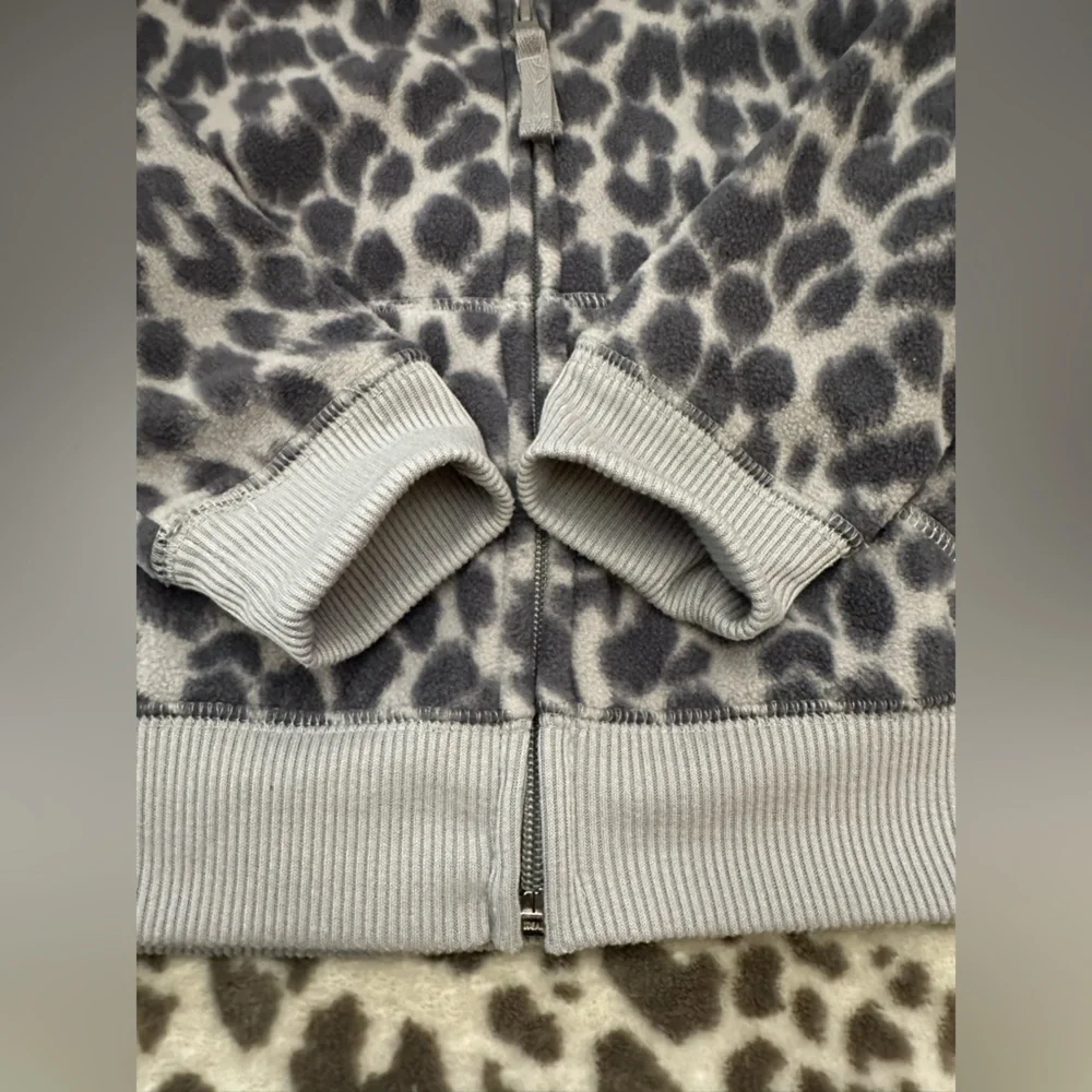 Old Navy Girls Micro Fleece Full Zip Hoodie in Leopard Gray Print Size Small 6 7